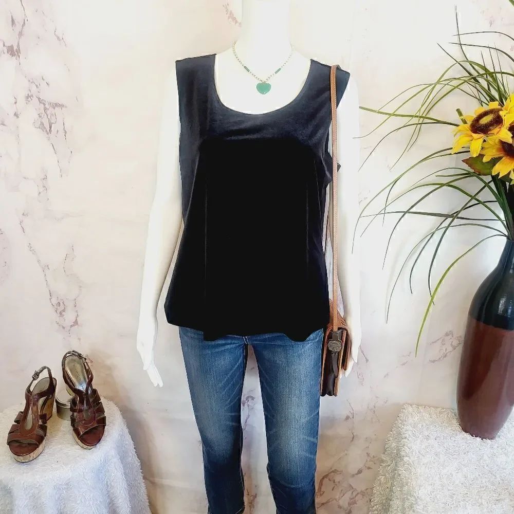 New! Draper's & Damon's soft velvet black tank top